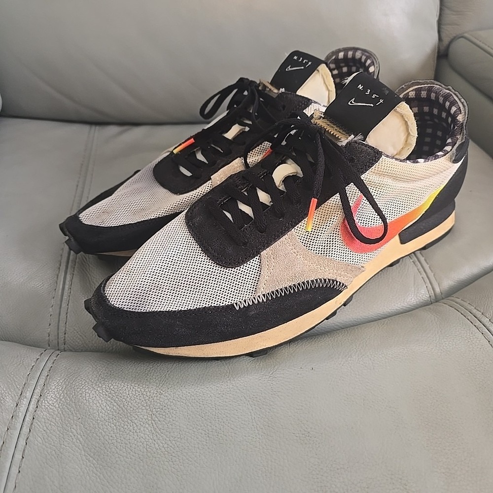 Nike Daybreak Type Fresh Black Summit White Crimson Men Sz 10.5 Shoes DJ5526-001